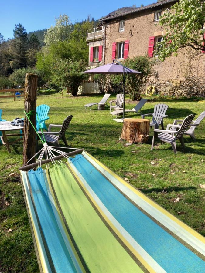 Les Cedres Bleus De Joany Hotel Viviez Exterior photo